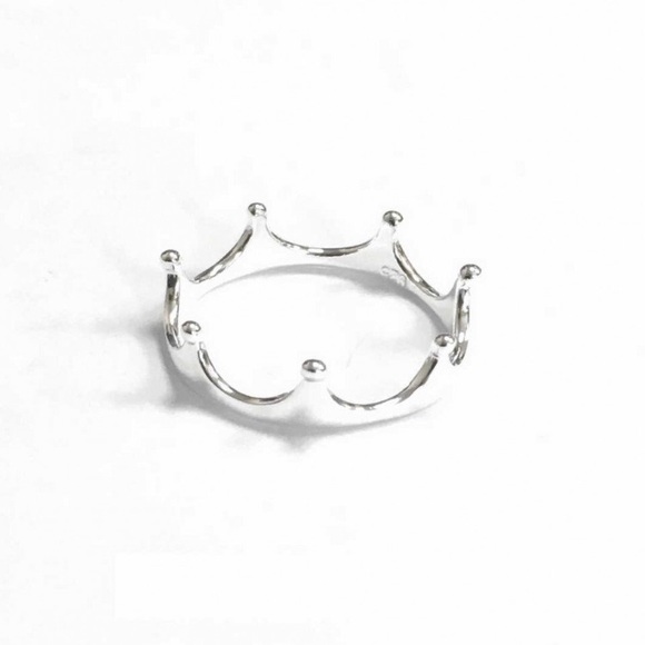 “Your Majesty” Royal Queen Minimalist Crown Ring - Picture 8 of 9
